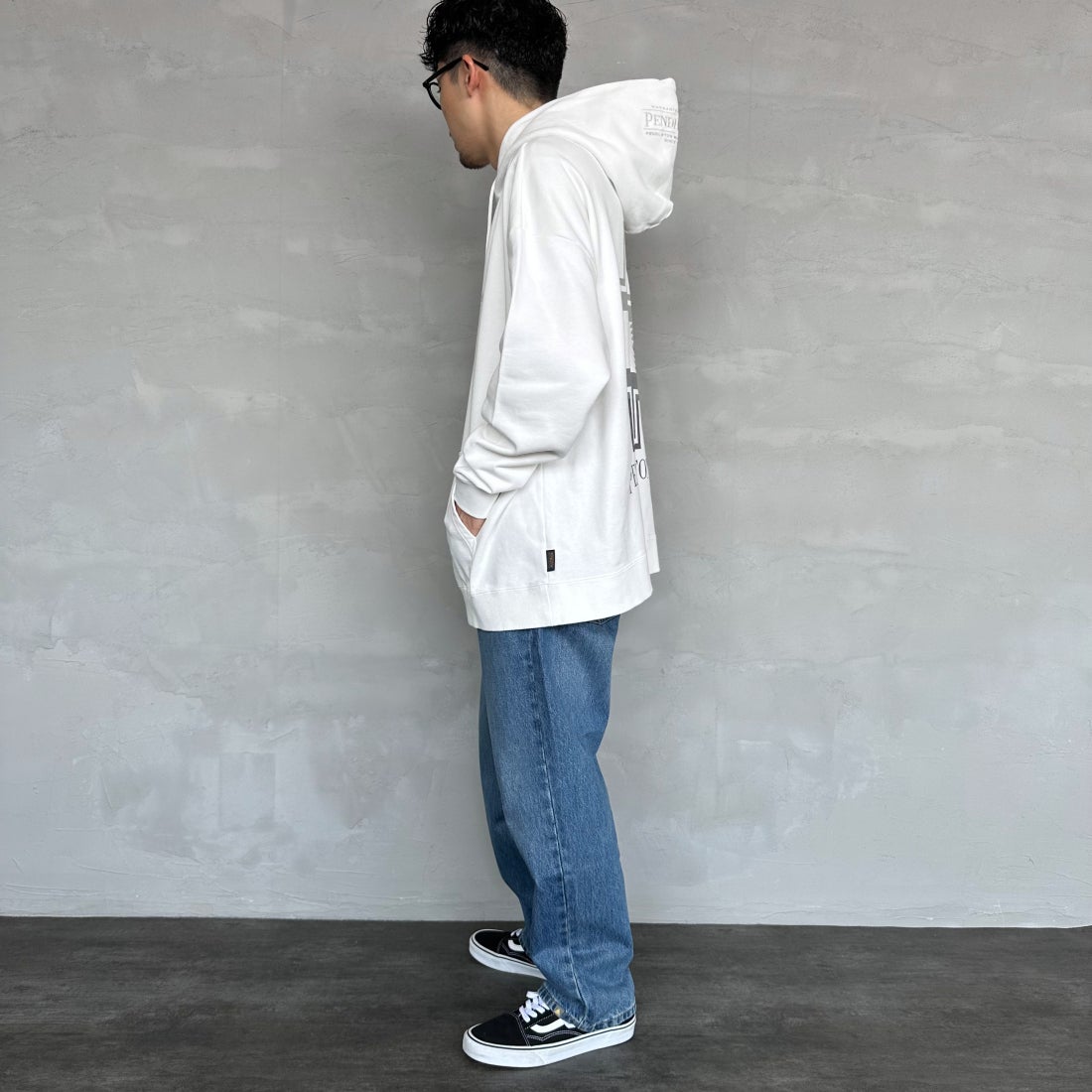 PENDLETON [ペンドルトン] 別注 ネイティブ柄 バックプリントフード刺繍スウェットパーカー [4475-7239-JF] OFF &&モデル身長：168cm 着用サイズ：XL&&