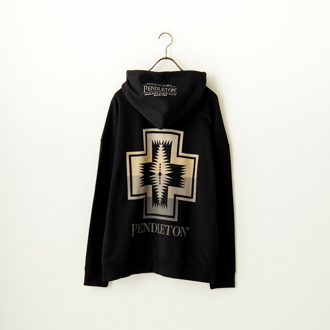 PENDLETON [ペンドルトン] 別注 ネイティブ柄 バックプリントフード刺繍スウェットパーカー [4475-7239-JF] BLACK