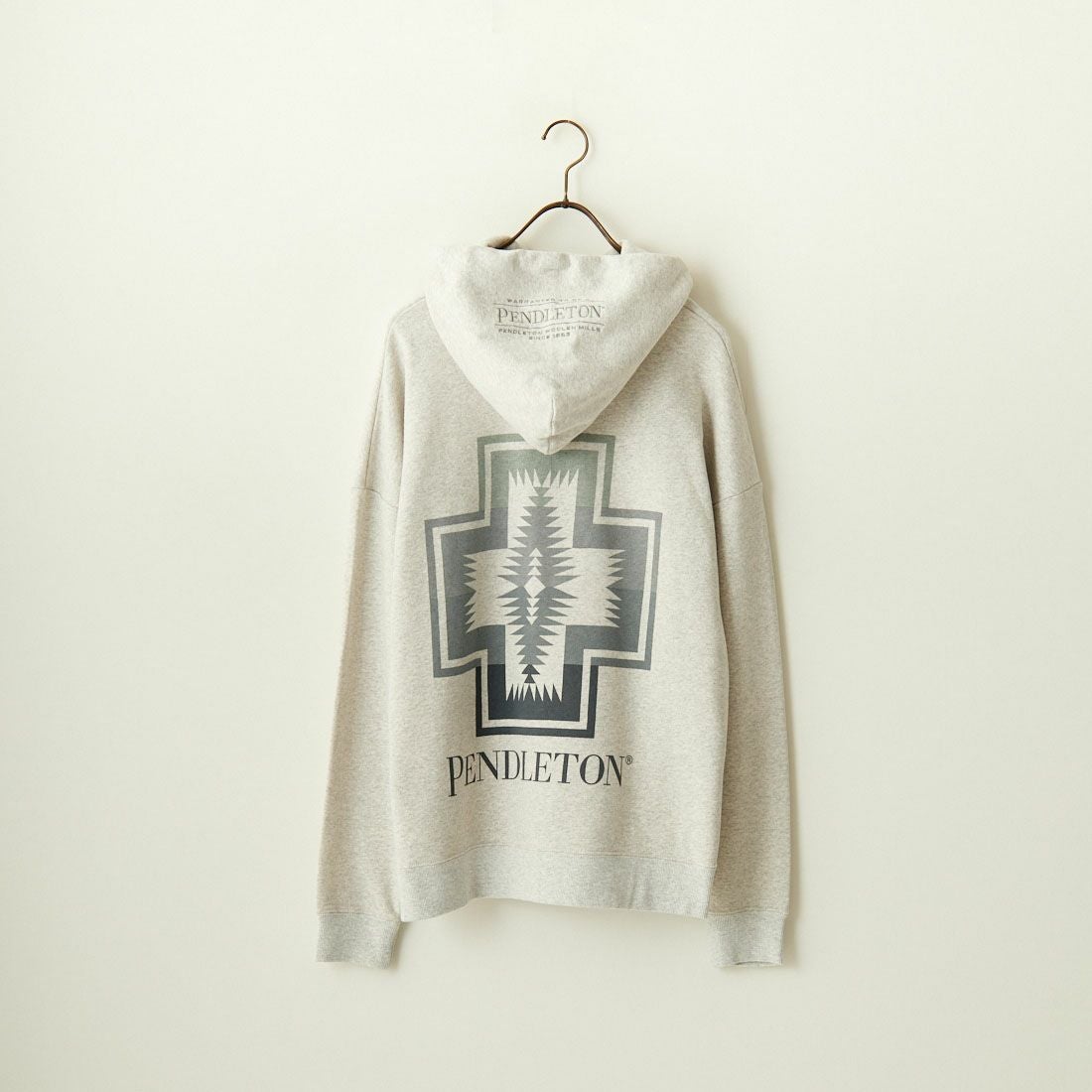PENDLETON [ペンドルトン] 別注 ネイティブ柄 バックプリントフード刺繍スウェットパーカー [4475-7239-JF] ASH GRAY
