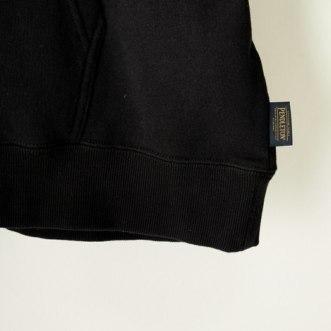 PENDLETON [ペンドルトン] 別注 ネイティブ柄 バックプリントフード刺繍スウェットパーカー [4475-7239-JF] BLACK