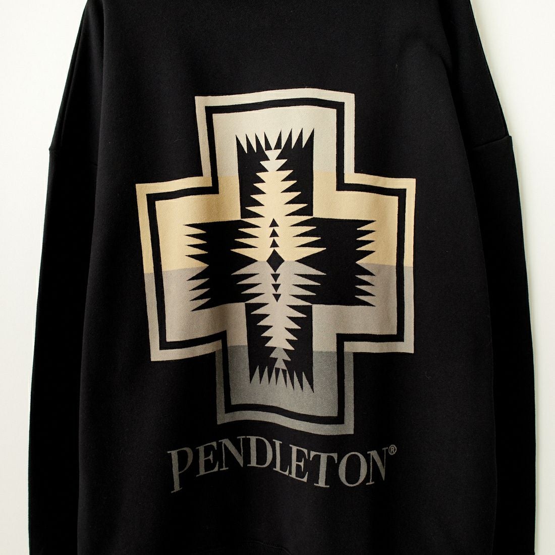 PENDLETON [ペンドルトン] 別注 ネイティブ柄 バックプリントフード刺繍スウェットパーカー [4475-7239-JF] BLACK