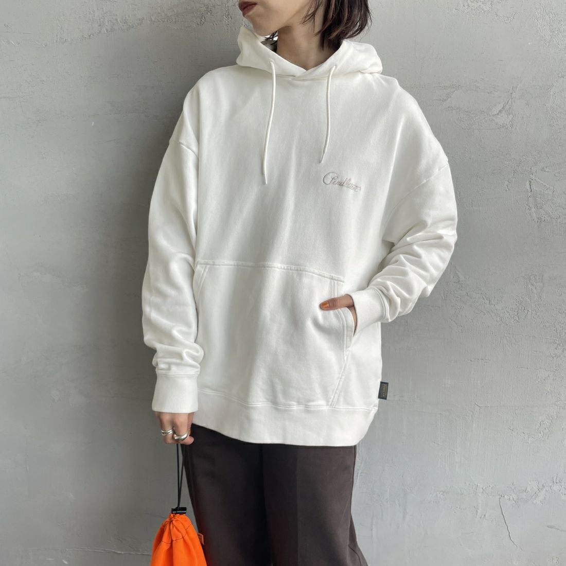 PENDLETON [ペンドルトン] 別注 ネイティブ柄 バックプリントフード刺繍スウェットパーカー [4475-7239-JF] OFF&&モデル身長：158cm 着用サイズ：S&&