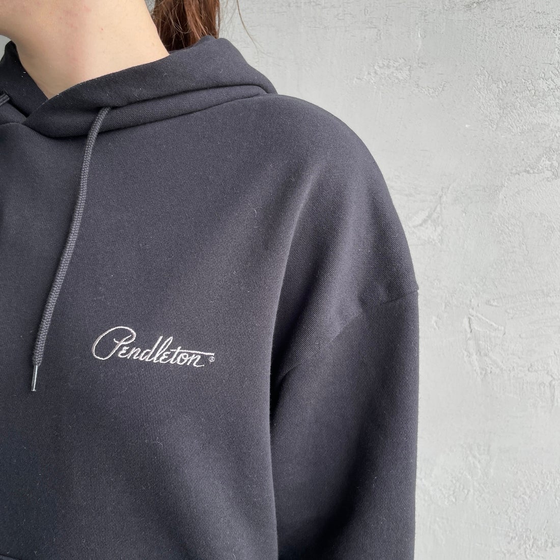 PENDLETON [ペンドルトン] 別注 ネイティブ柄 バックプリントフード刺繍スウェットパーカー [4475-7239-JF] BLACK
