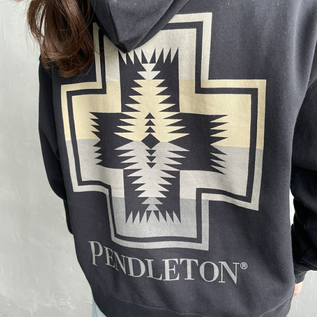 PENDLETON [ペンドルトン] 別注 ネイティブ柄 バックプリントフード刺繍スウェットパーカー [4475-7239-JF] BLACK
