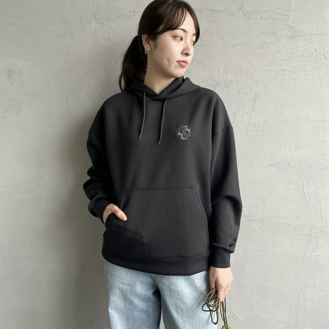 PENDLETON [ペンドルトン] 別注 ネイティブ柄 ダンボールニット スウェットパーカー [4475-7237-JF] BLACK &&モデル身長：167cm 着用サイズ：S&&