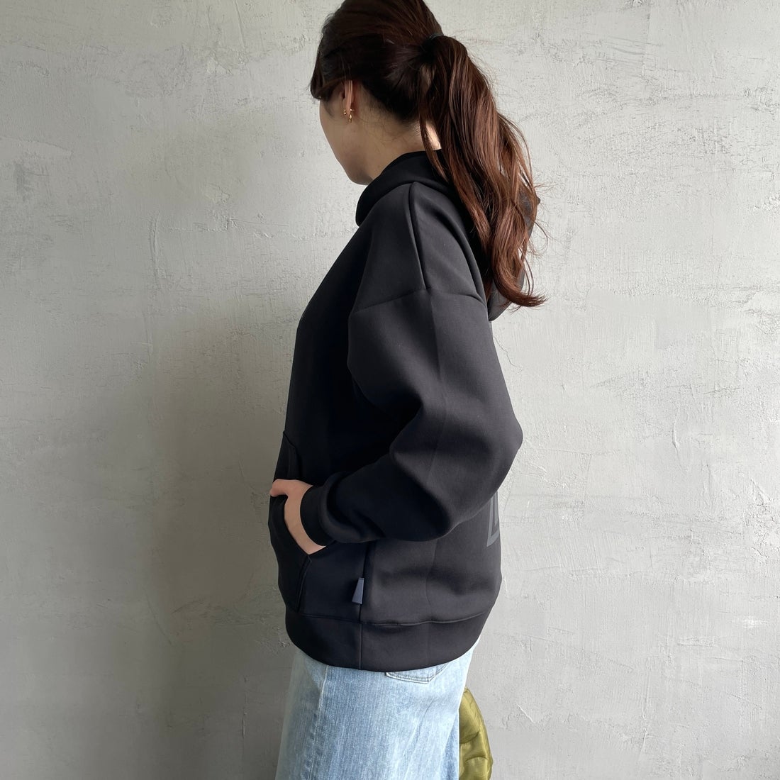 PENDLETON [ペンドルトン] 別注 ネイティブ柄 ダンボールニット スウェットパーカー [4475-7237-JF] BLACK &&モデル身長：167cm 着用サイズ：S&&