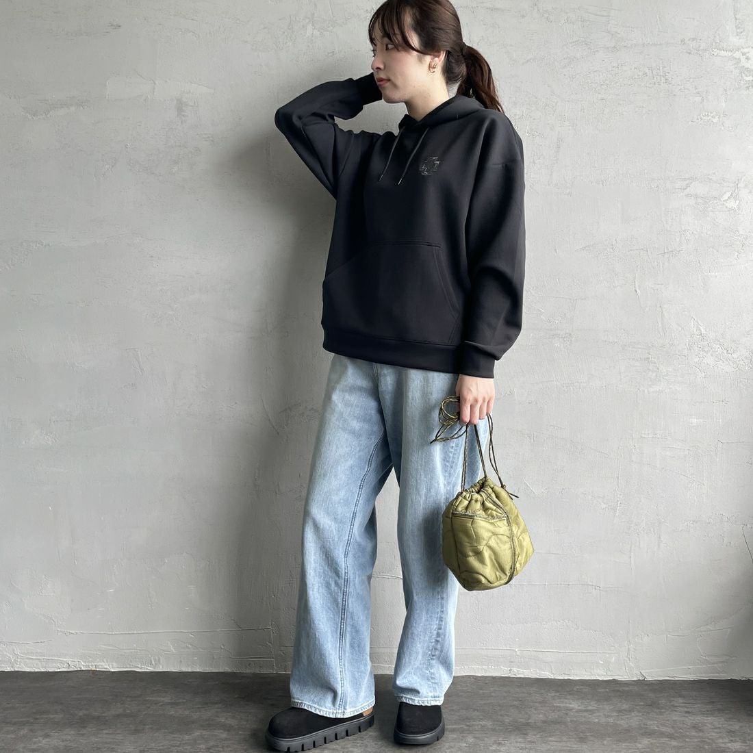 PENDLETON [ペンドルトン] 別注 ネイティブ柄 ダンボールニット スウェットパーカー [4475-7237-JF] BLACK &&モデル身長：167cm 着用サイズ：S&&