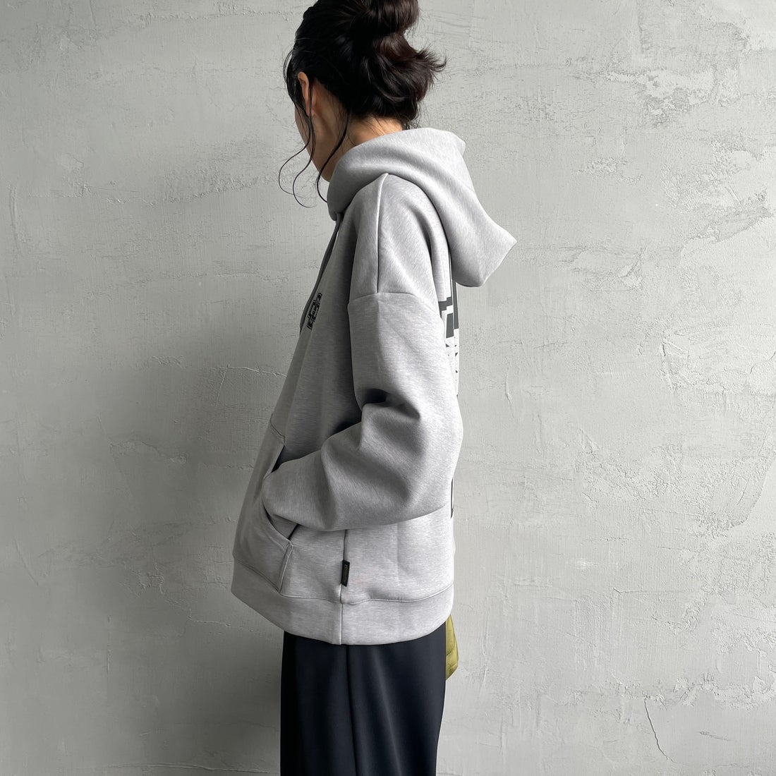 PENDLETON [ペンドルトン] 別注 ネイティブ柄 ダンボールニット スウェットパーカー [4475-7237-JF] GRAY &&モデル身長：160cm 着用サイズ：S&&