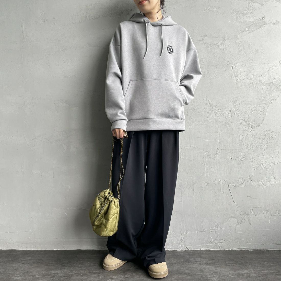 PENDLETON [ペンドルトン] 別注 ネイティブ柄 ダンボールニット スウェットパーカー [4475-7237-JF] GRAY &&モデル身長：160cm 着用サイズ：S&&