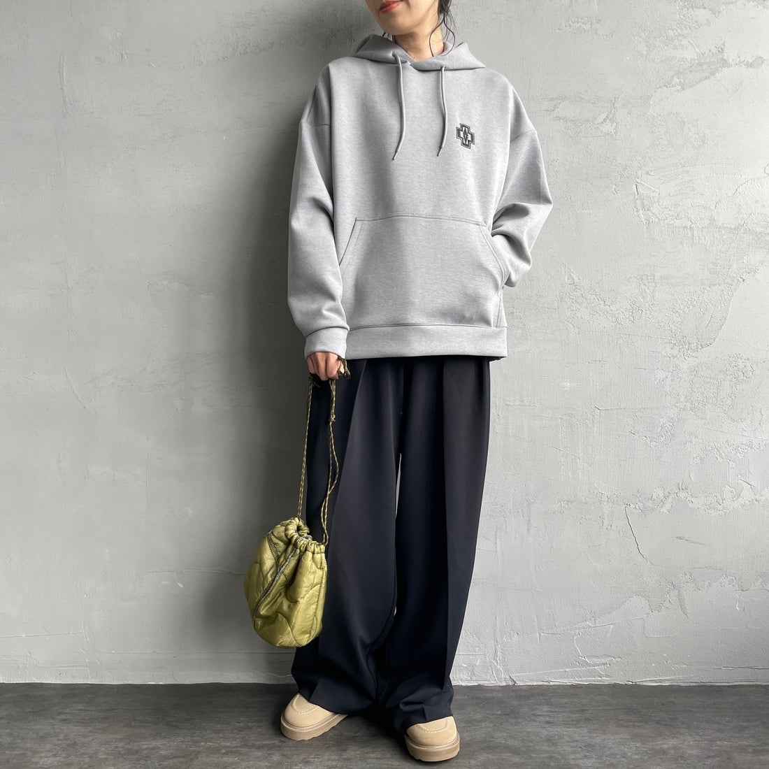 PENDLETON [ペンドルトン] 別注 ネイティブ柄 ダンボールニット スウェットパーカー [4475-7237-JF] GRAY &&モデル身長：160cm 着用サイズ：S&&