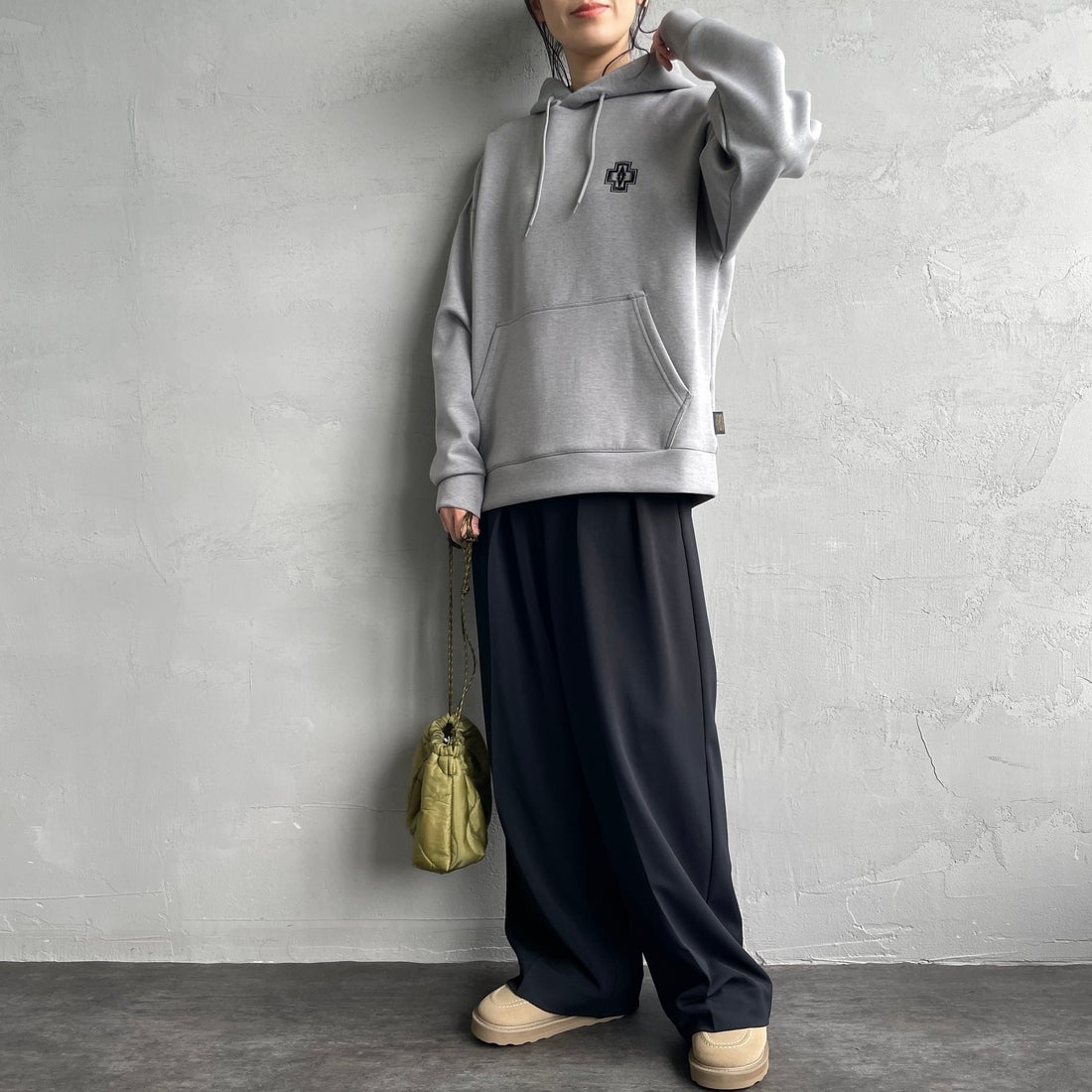 PENDLETON [ペンドルトン] 別注 ネイティブ柄 ダンボールニット スウェットパーカー [4475-7237-JF] GRAY &&モデル身長：160cm 着用サイズ：S&&