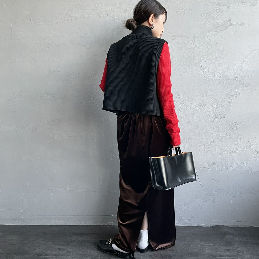 Maison de L'allure [メゾン ドゥ ラリュール] ドライバーズニットベスト [M24131020] 09 BLACK &&モデル身長：150cm 着用サイズ：F&&