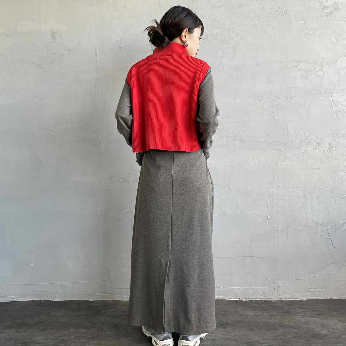 Maison de L'allure [メゾン ドゥ ラリュール] ドライバーズニットベスト [M24131020] 46 RED &&モデル身長：150cm 着用サイズ：F&&