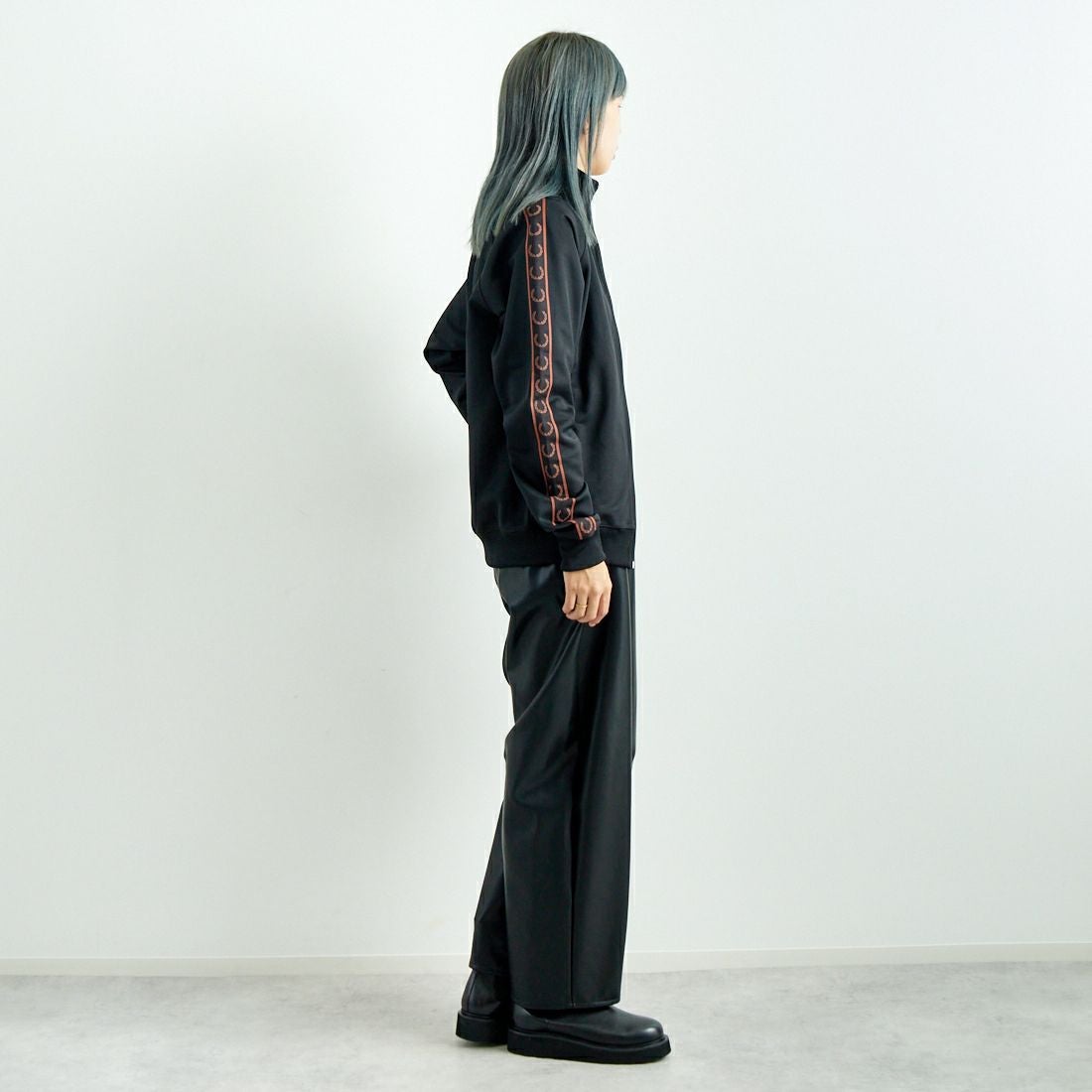 hwyl [ヒュイル] エコレザーカーブパンツ [45286505] ﾌﾞﾗｯｸ &&モデル身長：167cm 着用サイズ：2&&