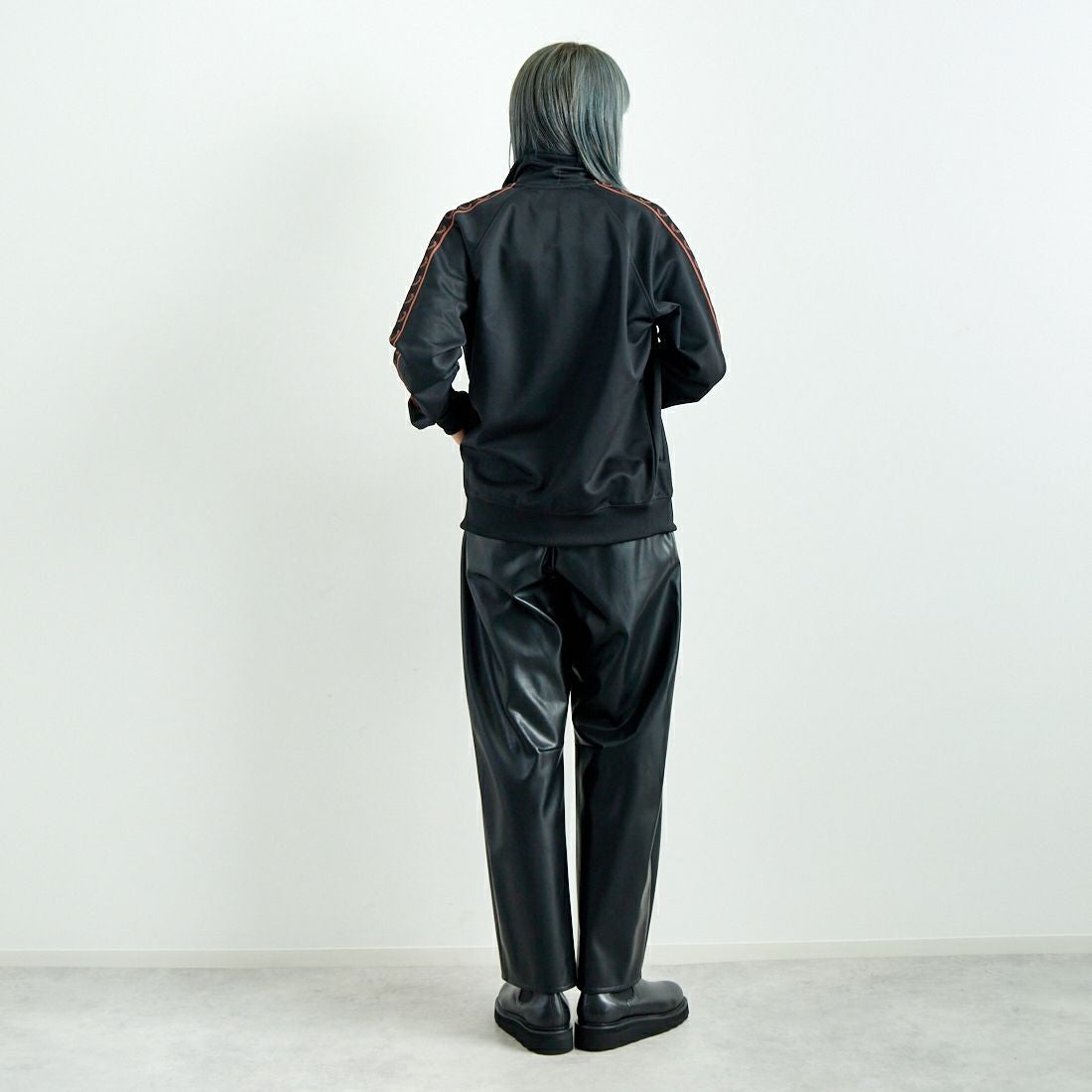 hwyl [ヒュイル] エコレザーカーブパンツ [45286505] ﾌﾞﾗｯｸ &&モデル身長：167cm 着用サイズ：2&&