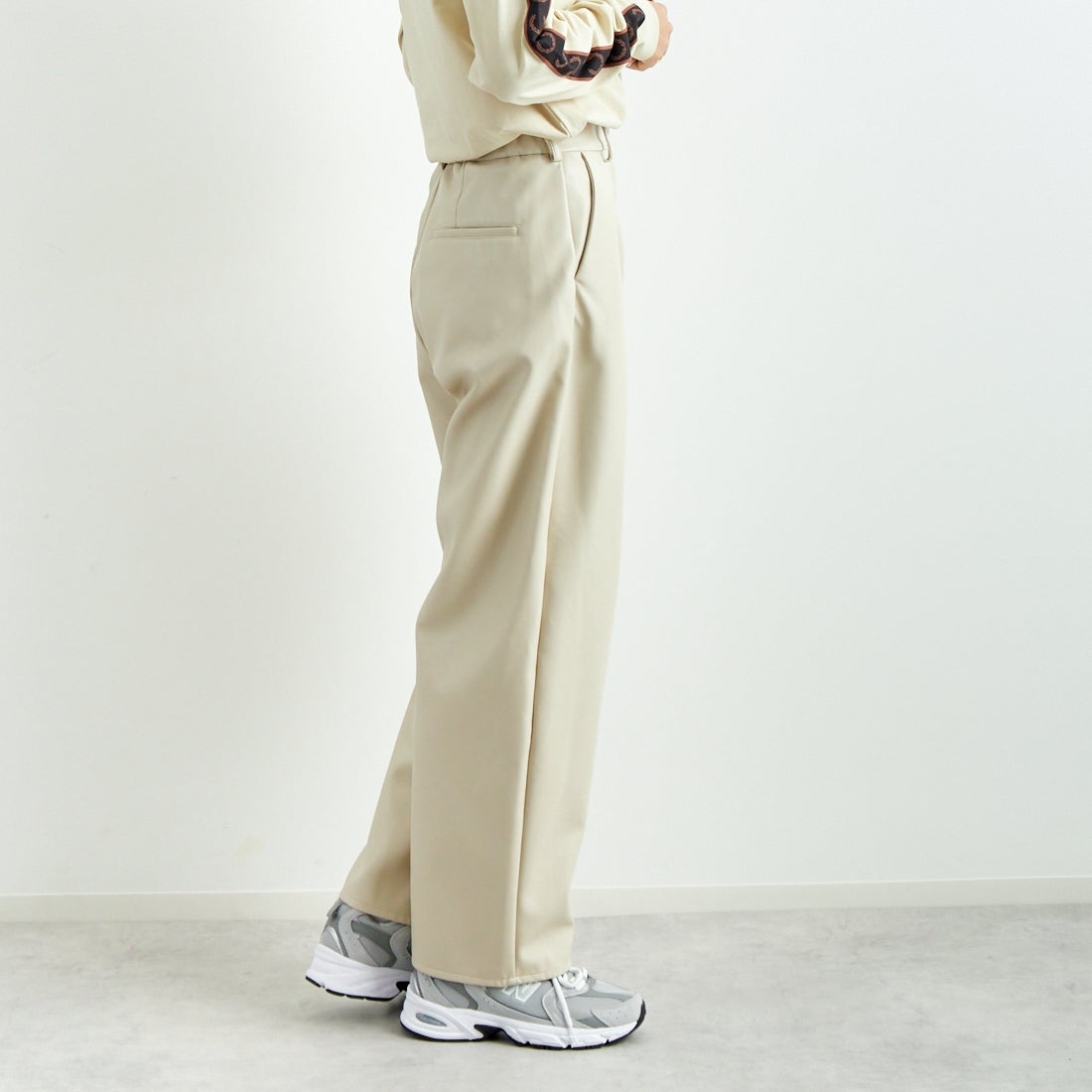 hwyl [ヒュイル] エコレザーカーブパンツ [45286505] ｱｲﾎﾞﾘｰ &&モデル身長：167cm 着用サイズ：2&&