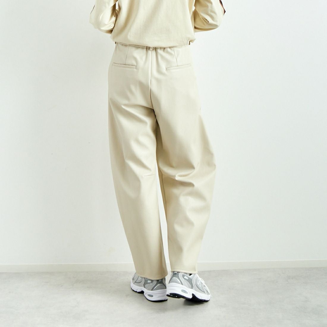 hwyl [ヒュイル] エコレザーカーブパンツ [45286505] ｱｲﾎﾞﾘｰ &&モデル身長：167cm 着用サイズ：2&&