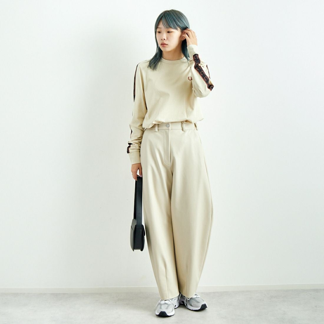 hwyl [ヒュイル] エコレザーカーブパンツ [45286505] ｱｲﾎﾞﾘｰ &&モデル身長：167cm 着用サイズ：2&&