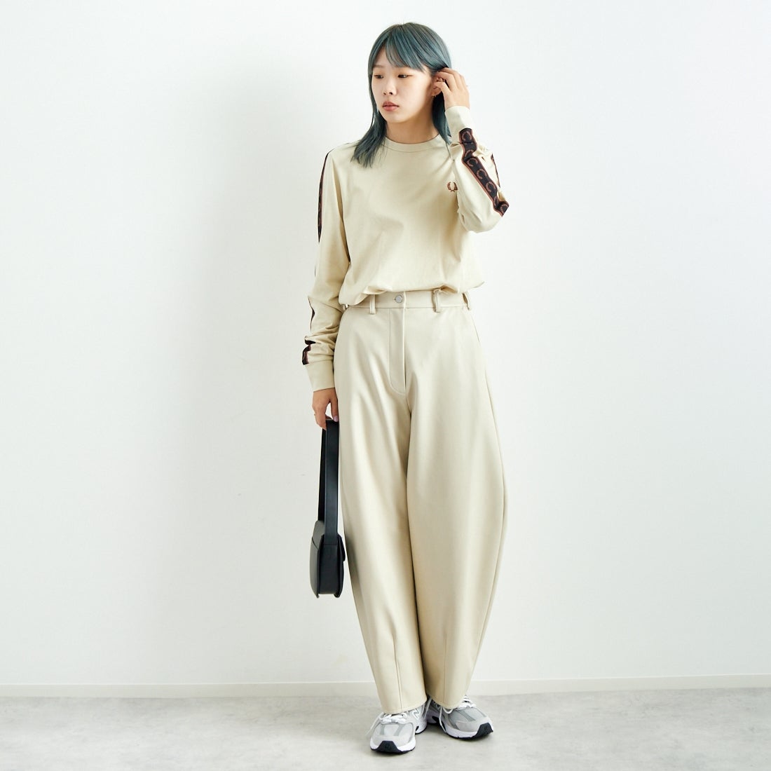hwyl [ヒュイル] エコレザーカーブパンツ [45286505] ｱｲﾎﾞﾘｰ &&モデル身長：167cm 着用サイズ：2&&