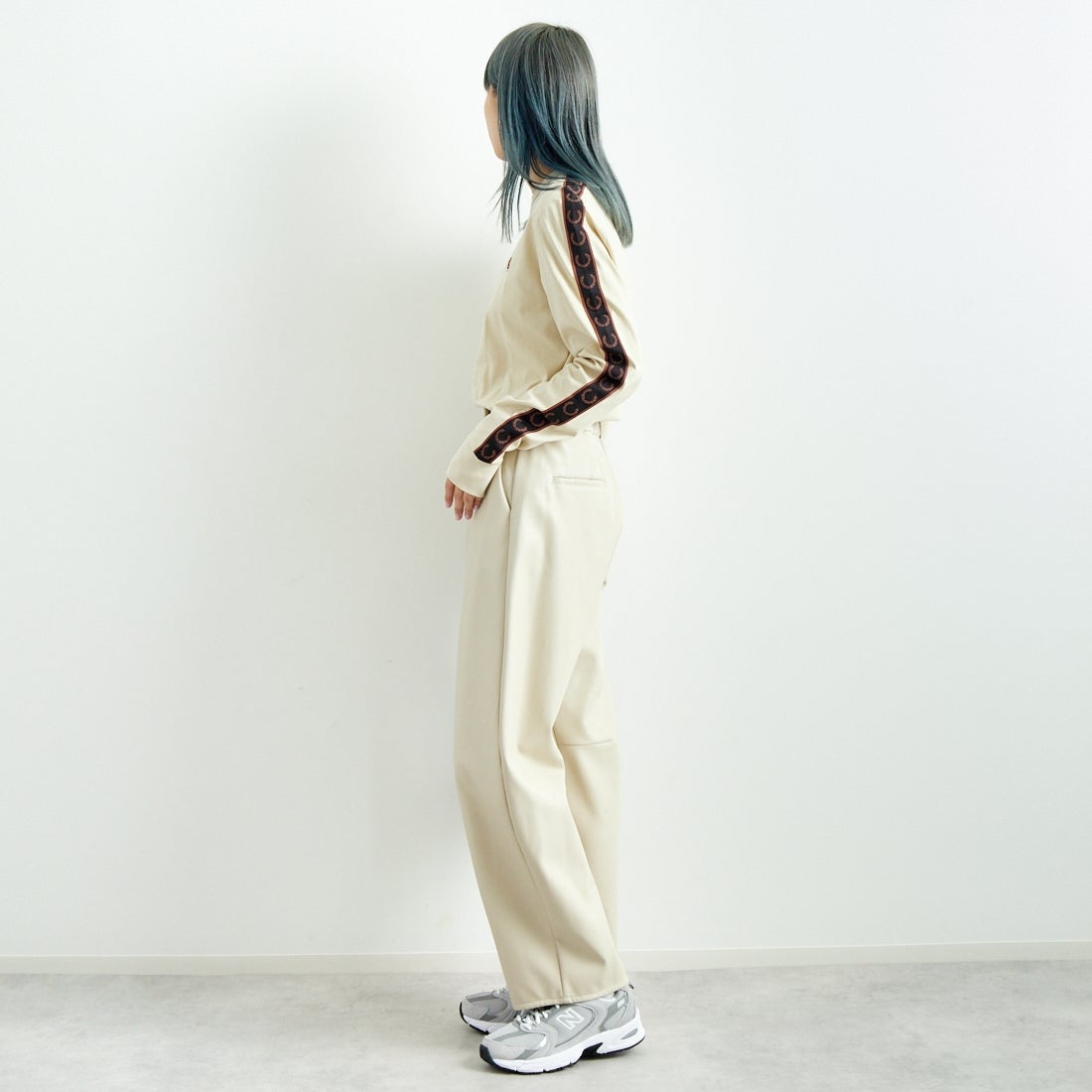 hwyl [ヒュイル] エコレザーカーブパンツ [45286505] ｱｲﾎﾞﾘｰ &&モデル身長：167cm 着用サイズ：2&&
