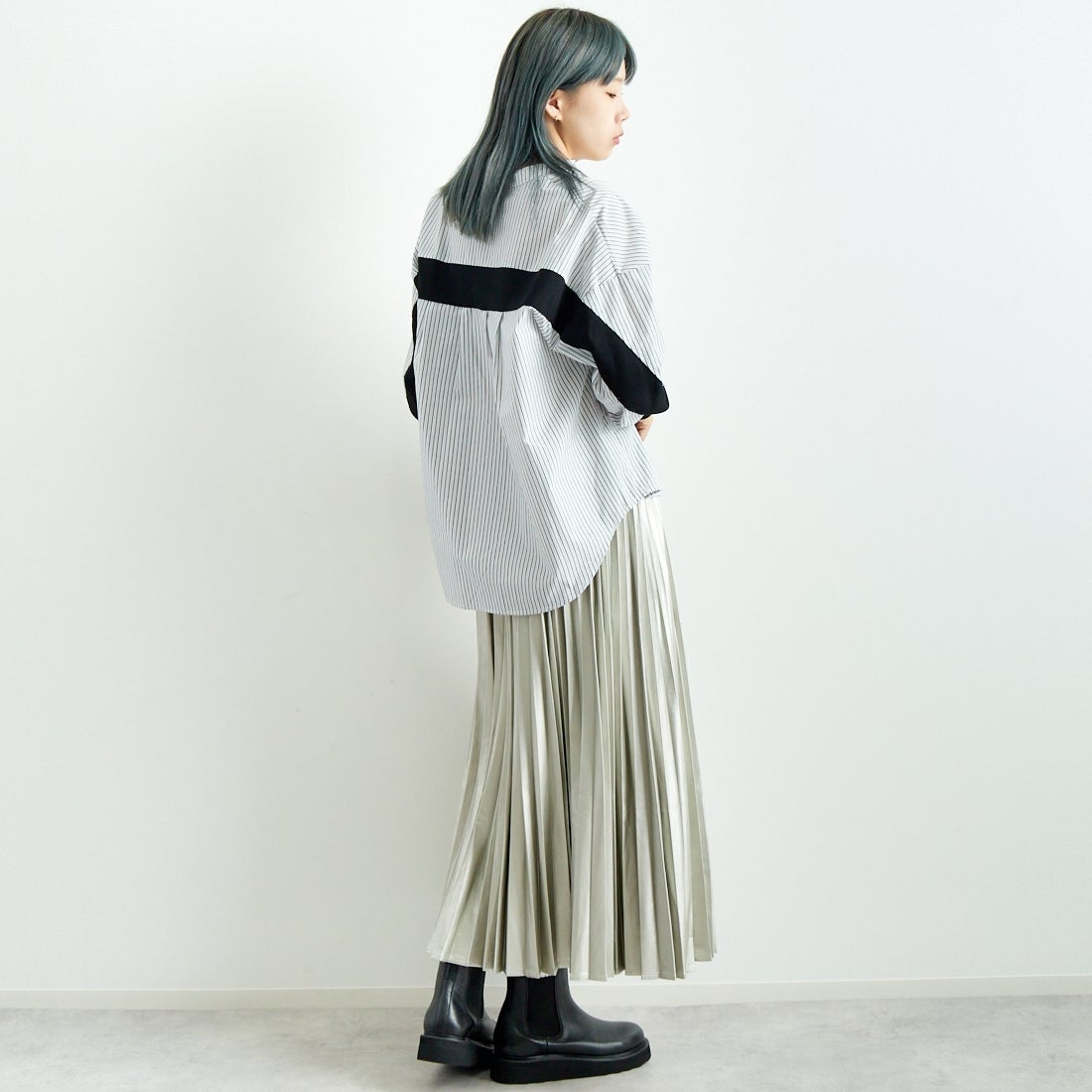 Jeans Factory Clothes [ジーンズファクトリークローズ] フェイクレザープリーツスカート [8920593-06] 19 ｼﾙﾊﾞｰ &&モデル身長：167cm 着用サイズ：F&&