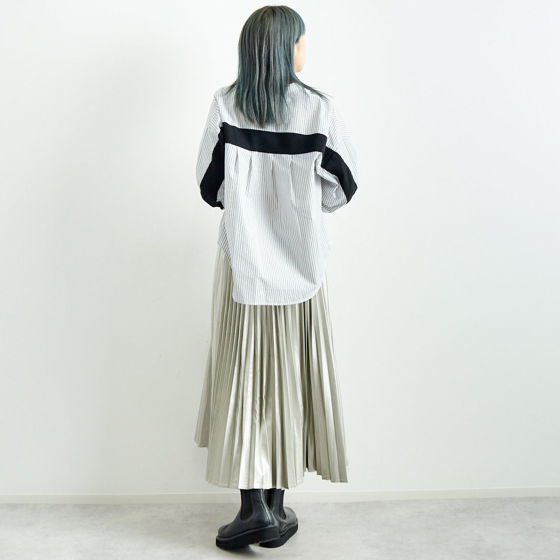 Jeans Factory Clothes [ジーンズファクトリークローズ] フェイクレザープリーツスカート [8920593-06] 19 ｼﾙﾊﾞｰ &&モデル身長：167cm 着用サイズ：F&&