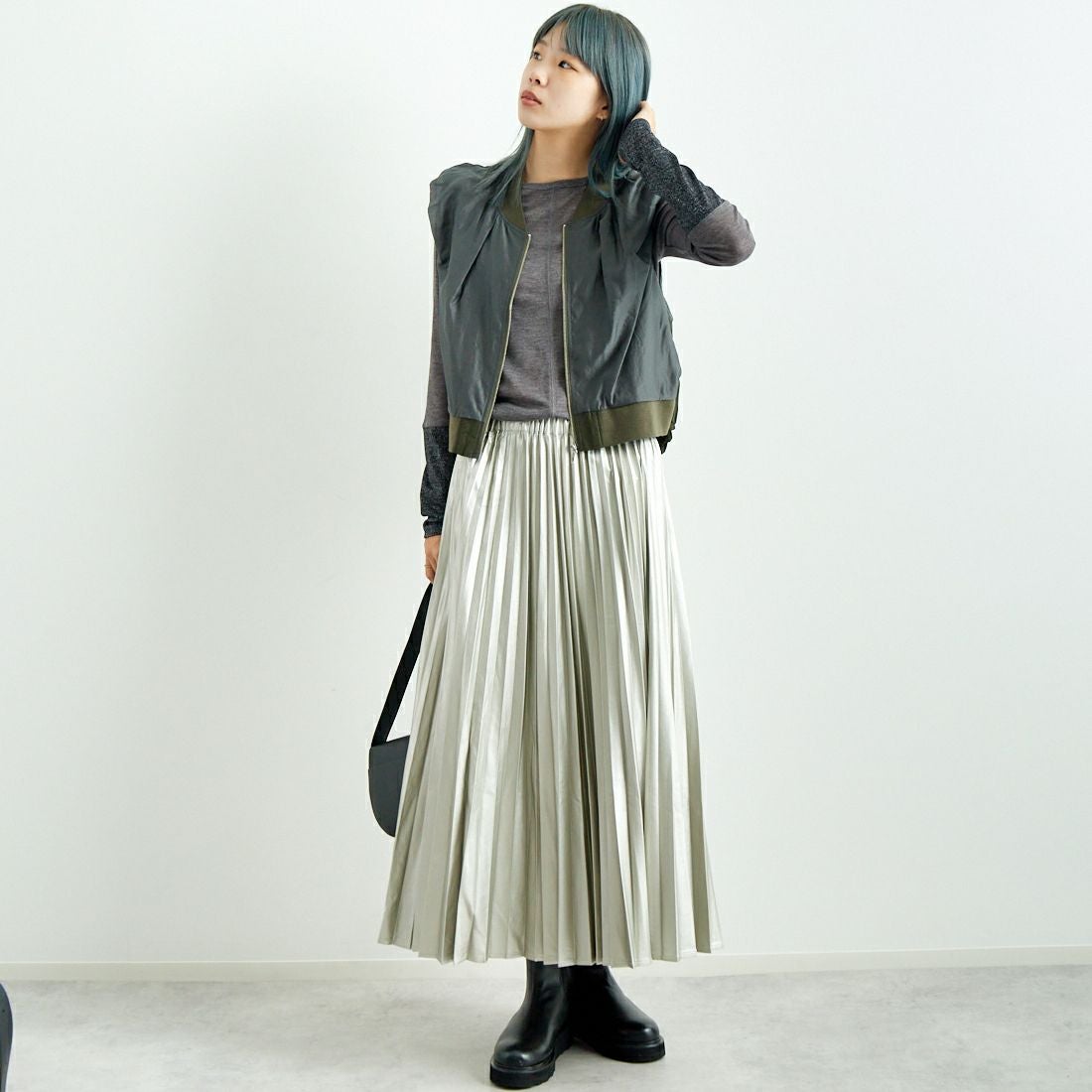 Jeans Factory Clothes [ジーンズファクトリークローズ] フェイクレザープリーツスカート [8920593-06] 19 ｼﾙﾊﾞｰ &&モデル身長：167cm 着用サイズ：F&&