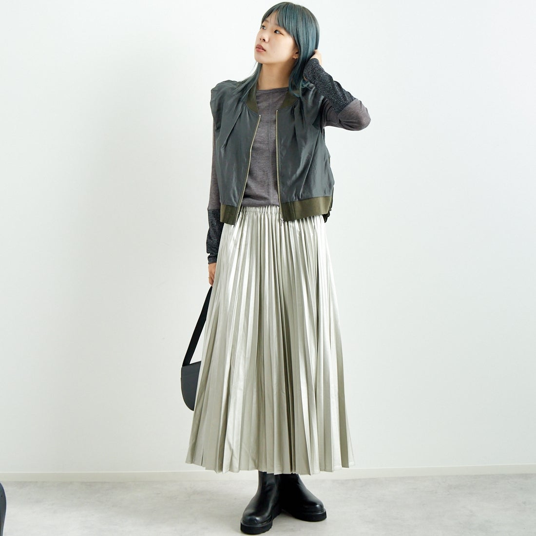 Jeans Factory Clothes [ジーンズファクトリークローズ] フェイクレザープリーツスカート [8920593-06] 19 ｼﾙﾊﾞｰ &&モデル身長：167cm 着用サイズ：F&&