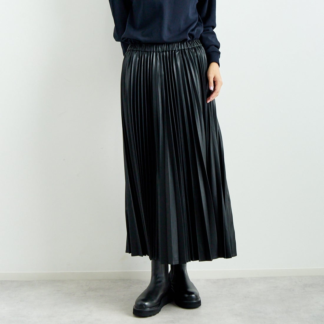 Jeans Factory Clothes [ジーンズファクトリークローズ] フェイクレザープリーツスカート [8920593-06] 03 ﾌﾞﾗｯｸ &&モデル身長：167cm 着用サイズ：F&&