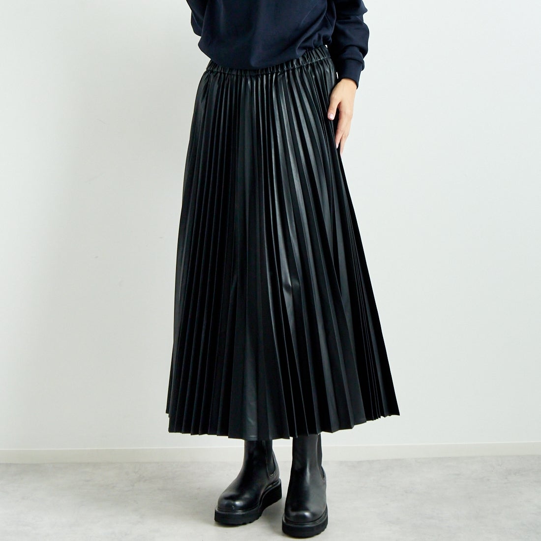 Jeans Factory Clothes [ジーンズファクトリークローズ] フェイクレザープリーツスカート [8920593-06] 03 ﾌﾞﾗｯｸ &&モデル身長：167cm 着用サイズ：F&&