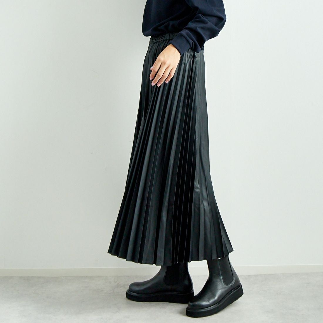 Jeans Factory Clothes [ジーンズファクトリークローズ] フェイクレザープリーツスカート [8920593-06] 03 ﾌﾞﾗｯｸ &&モデル身長：167cm 着用サイズ：F&&