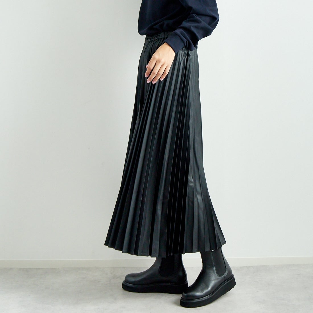 Jeans Factory Clothes [ジーンズファクトリークローズ] フェイクレザープリーツスカート [8920593-06] 03 ﾌﾞﾗｯｸ &&モデル身長：167cm 着用サイズ：F&&