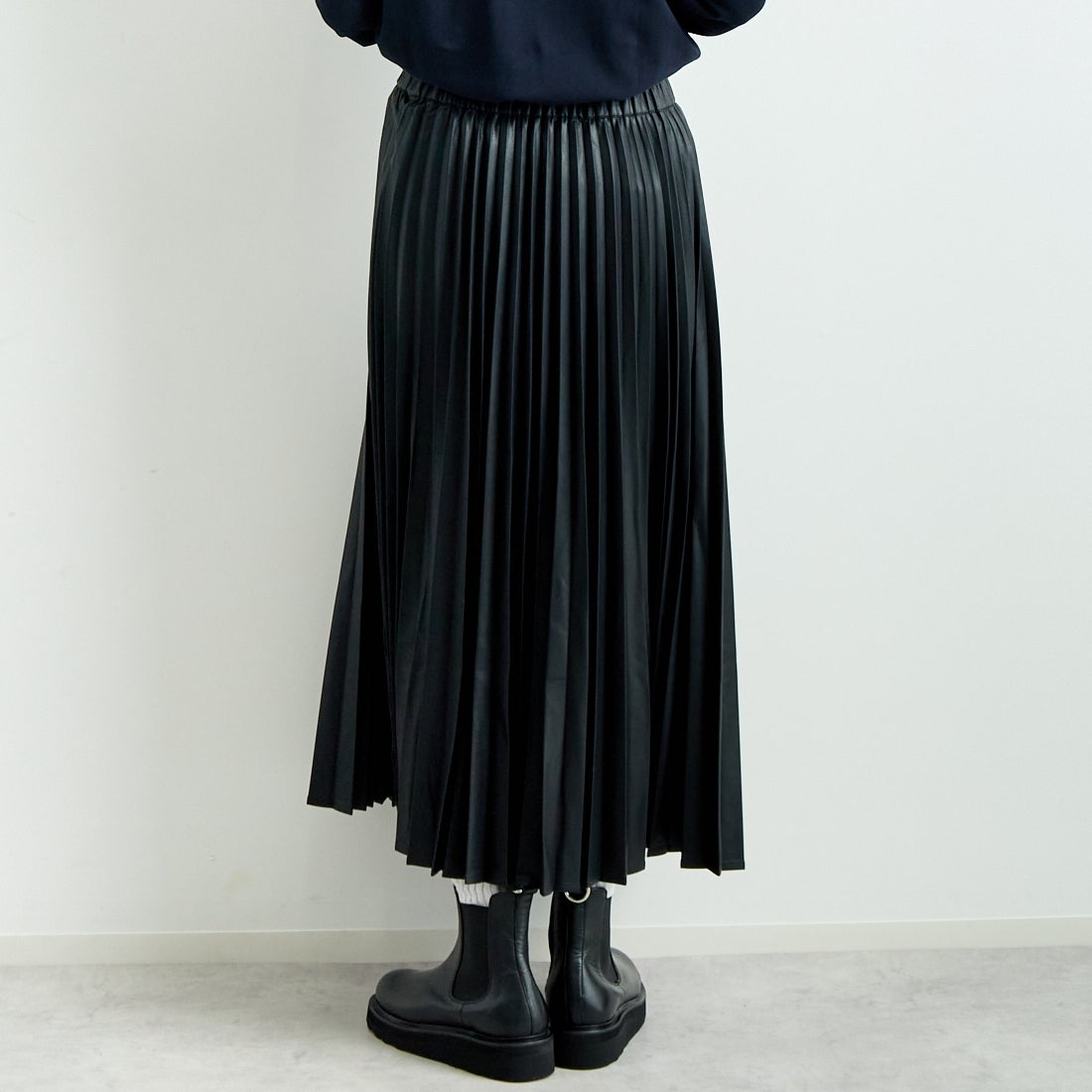 Jeans Factory Clothes [ジーンズファクトリークローズ] フェイクレザープリーツスカート [8920593-06] 03 ﾌﾞﾗｯｸ &&モデル身長：167cm 着用サイズ：F&&