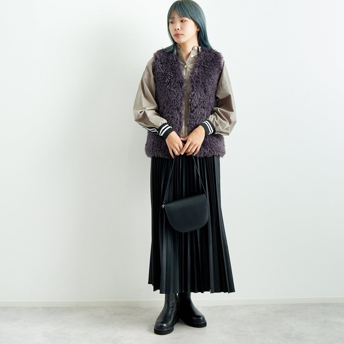 Jeans Factory Clothes [ジーンズファクトリークローズ] フェイクレザープリーツスカート [8920593-06] 03 ﾌﾞﾗｯｸ &&モデル身長：167cm 着用サイズ：F&&