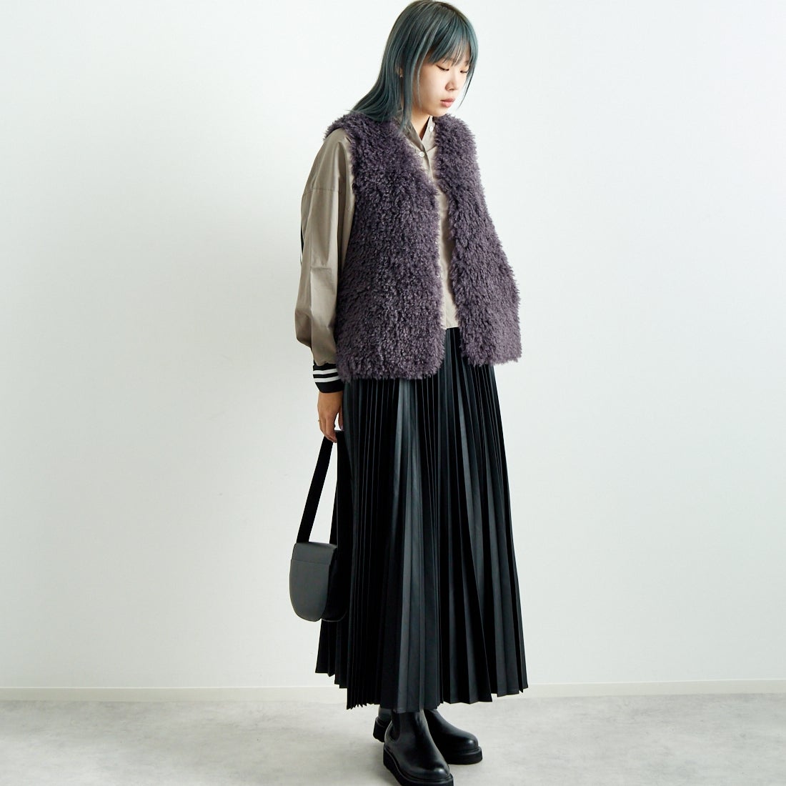 Jeans Factory Clothes [ジーンズファクトリークローズ] フェイクレザープリーツスカート [8920593-06] 03 ﾌﾞﾗｯｸ &&モデル身長：167cm 着用サイズ：F&&