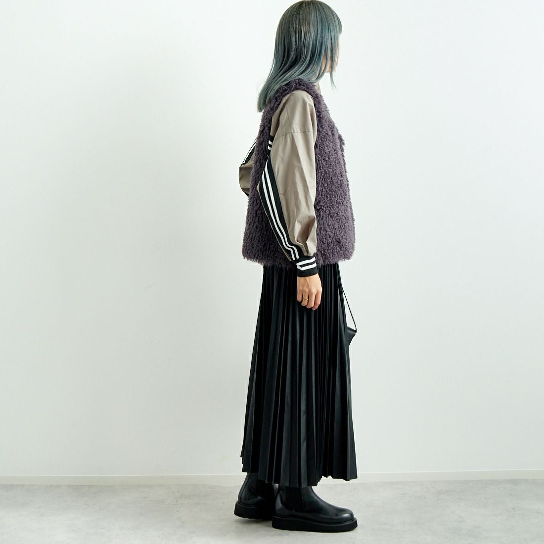 Jeans Factory Clothes [ジーンズファクトリークローズ] フェイクレザープリーツスカート [8920593-06] 03 ﾌﾞﾗｯｸ &&モデル身長：167cm 着用サイズ：F&&