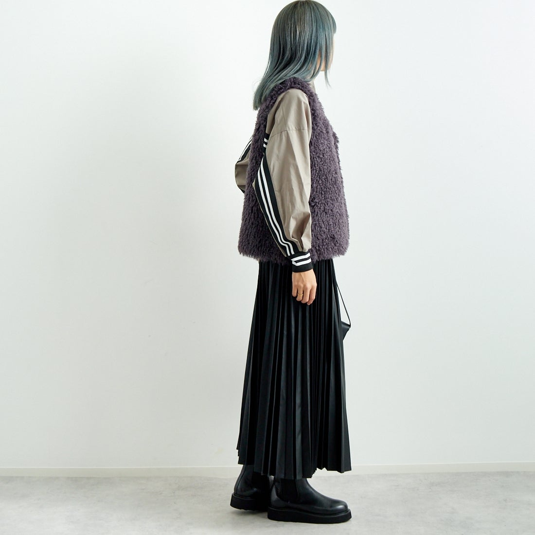 Jeans Factory Clothes [ジーンズファクトリークローズ] フェイクレザープリーツスカート [8920593-06] 03 ﾌﾞﾗｯｸ &&モデル身長：167cm 着用サイズ：F&&