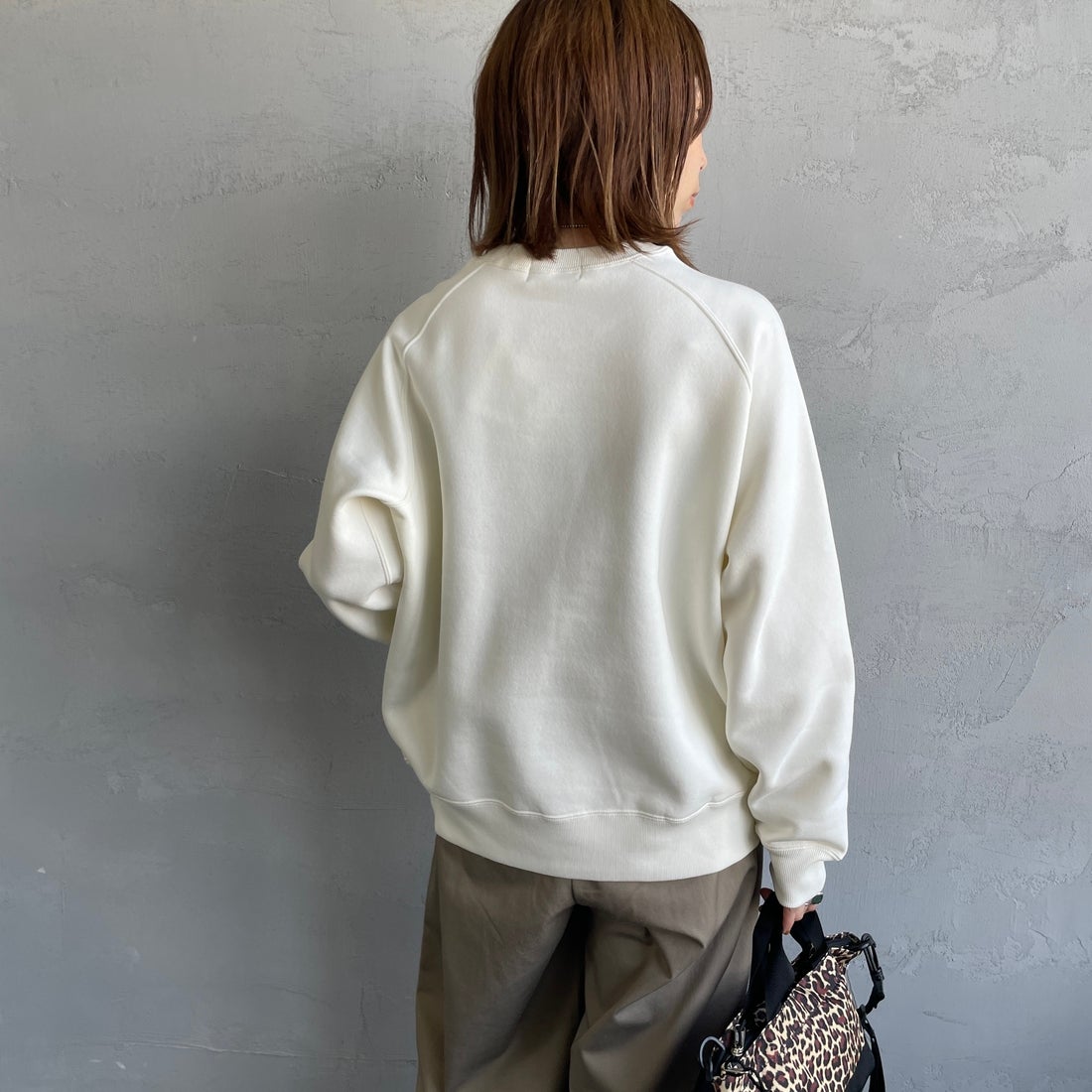 Gymphlex [ジムフレックス] スウィングスリーブ クルーネックスウェット [GY-C0291TCF] IVORY &&モデル身長：158cm 着用サイズ：14&&