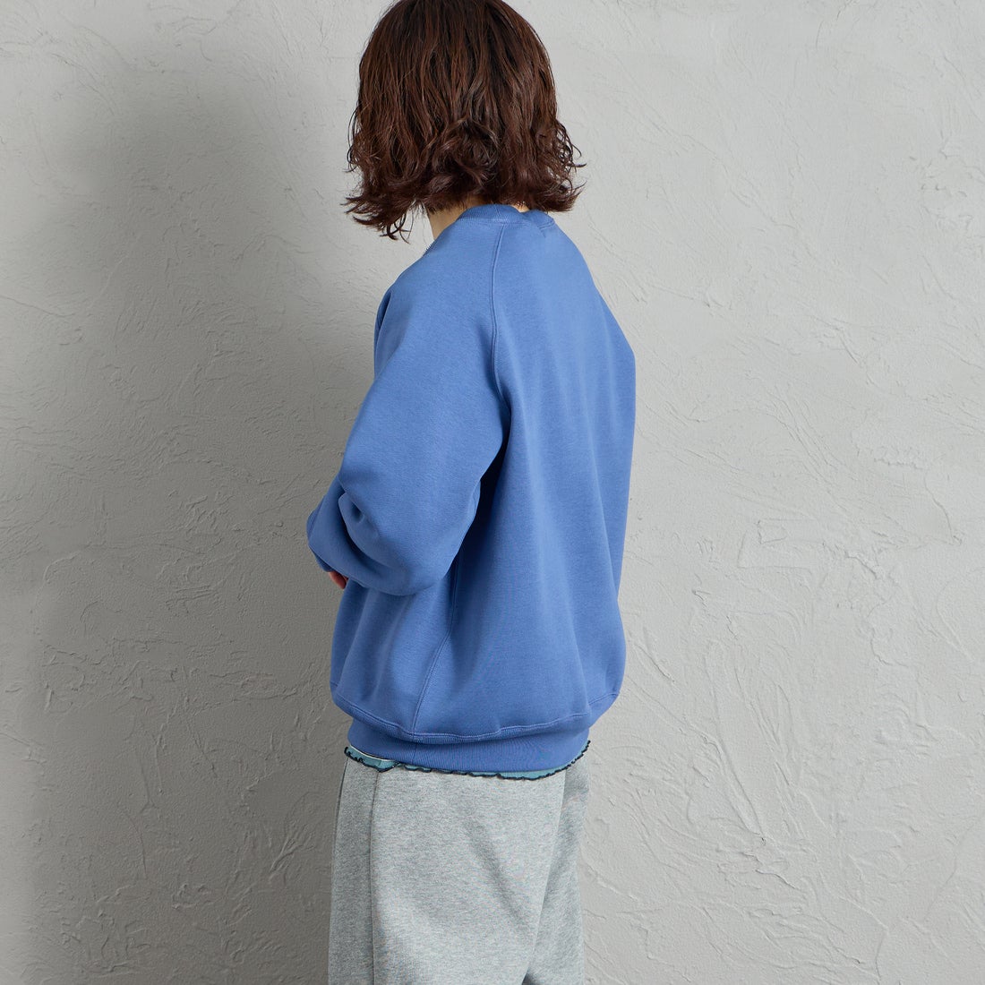 Gymphlex [ジムフレックス] スウィングスリーブ クルーネックスウェット [GY-C0291TCF] LT.BLUE &&モデル身長：158cm 着用サイズ：14&&