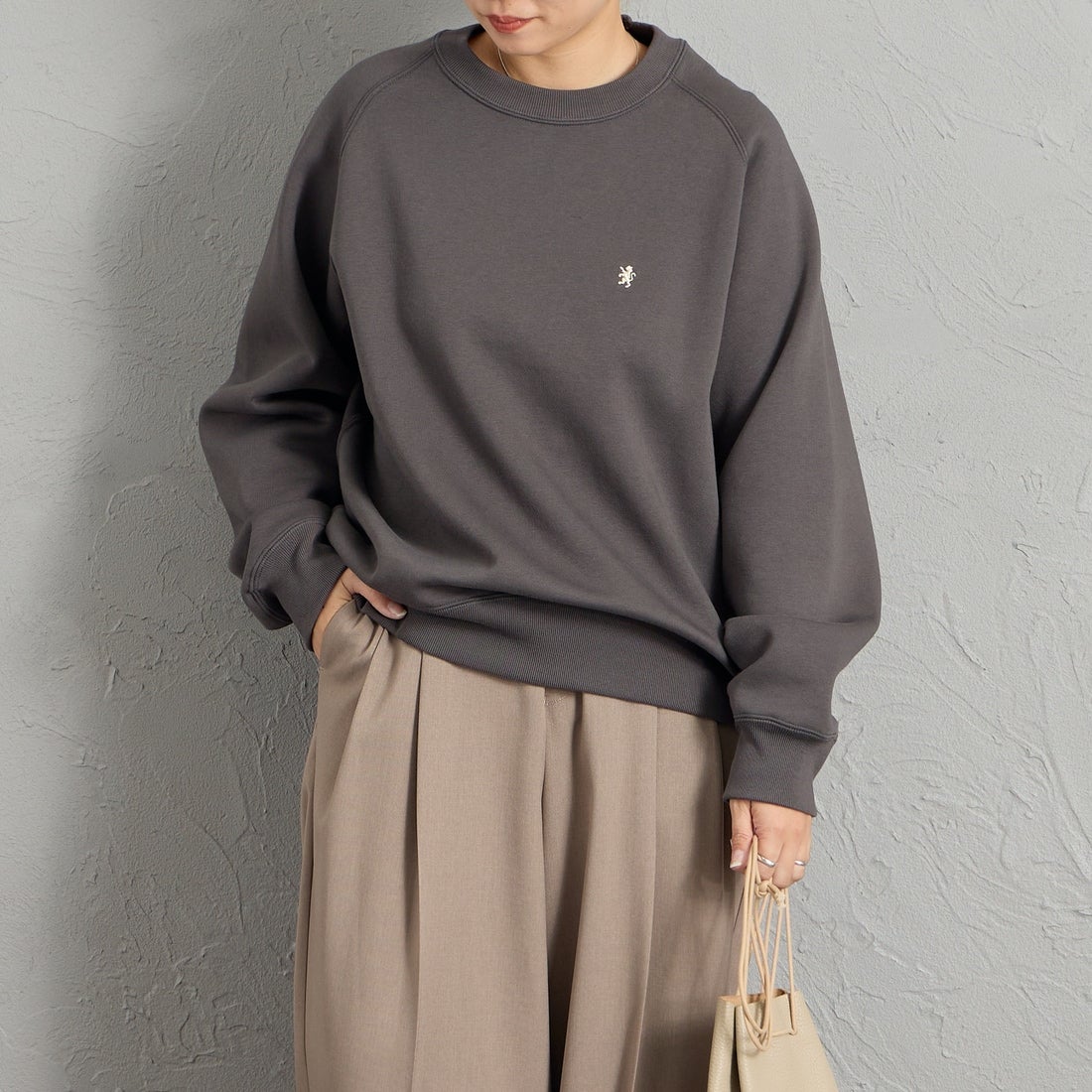 Gymphlex [ジムフレックス] スウィングスリーブ クルーネックスウェット [GY-C0291TCF] CHARCOAL &&モデル身長：156cm 着用サイズ：14&&