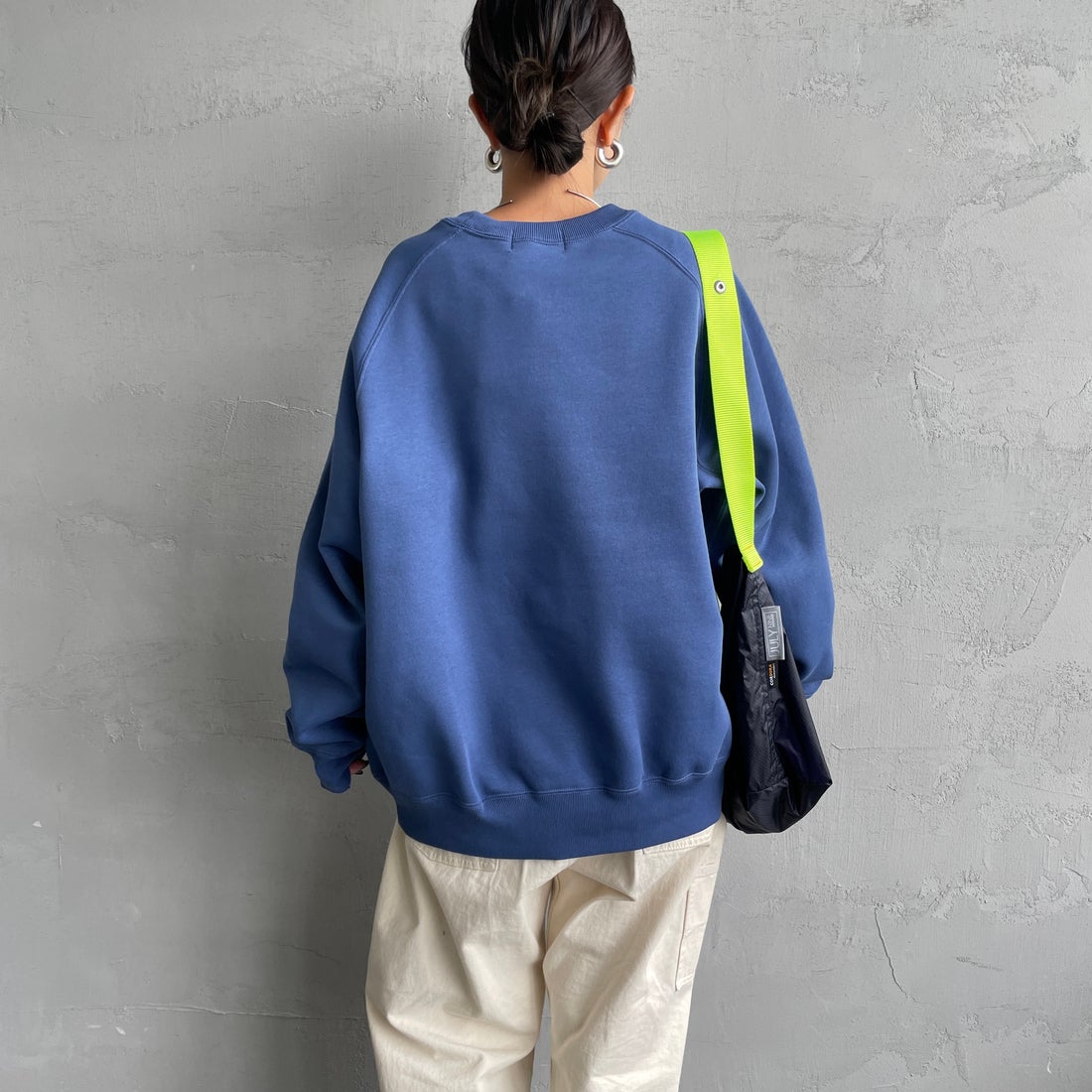 Gymphlex [ジムフレックス] スウィングスリーブ クルーネックスウェット [GY-C0291TCF] LT.BLUE &&モデル身長：150cm 着用サイズ：14&&