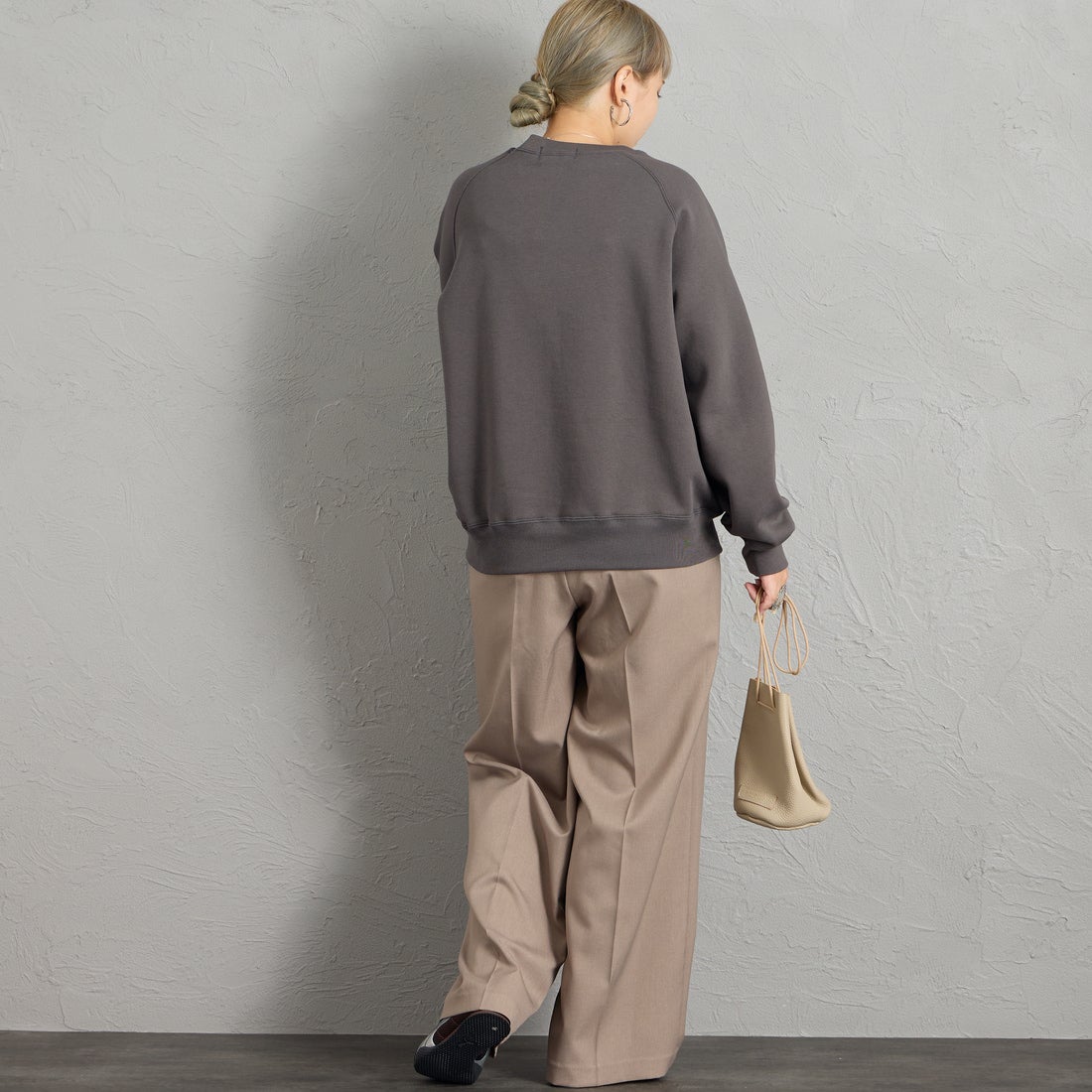 Gymphlex [ジムフレックス] スウィングスリーブ クルーネックスウェット [GY-C0291TCF] CHARCOAL &&モデル身長：156cm 着用サイズ：14&&