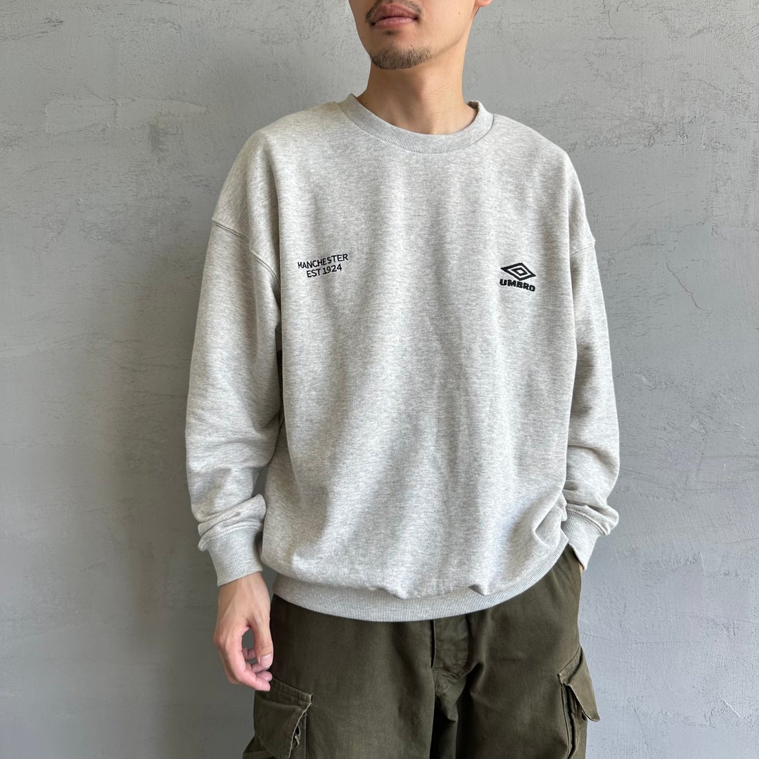 UMBRO [アンブロ] 別注 ワンポイント刺繍ロゴ クルーネックスウェット