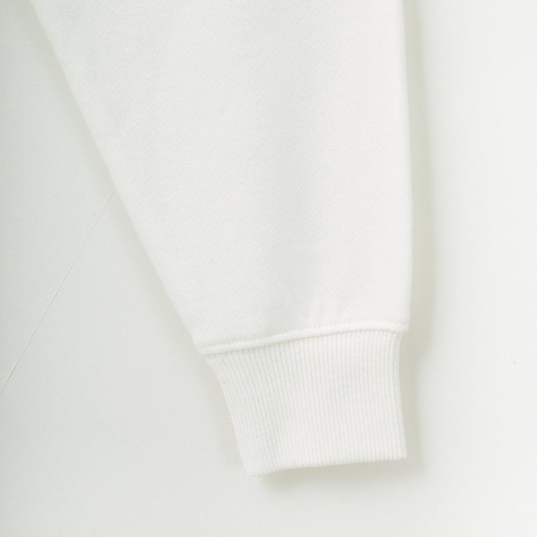 UMBLO [アンブロ] 別注 ワンポイント刺繍ロゴ クルーネックスウェット [KBT58-NK-PO1-JF] WHITE