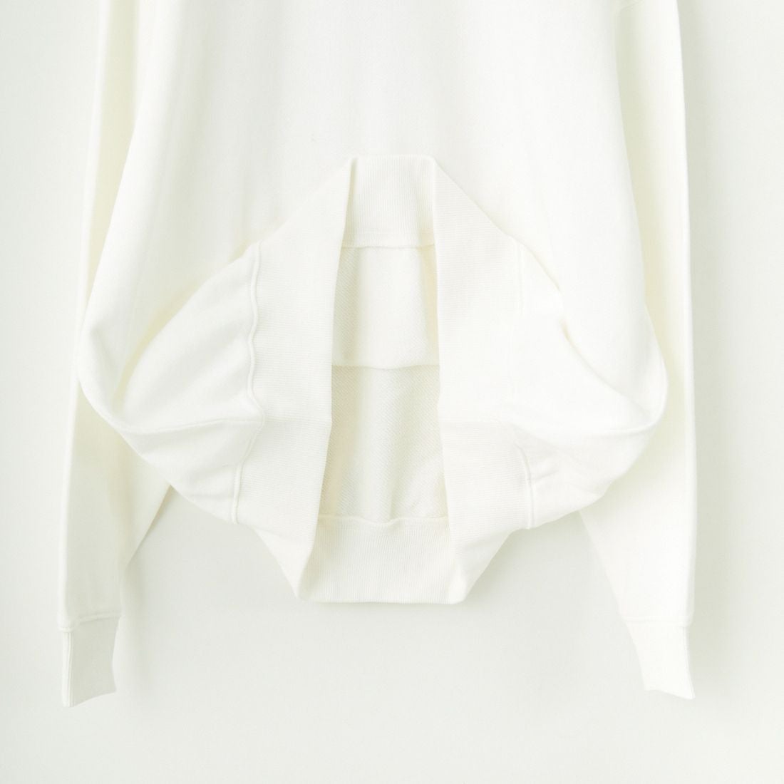 UMBLO [アンブロ] 別注 ワンポイント刺繍ロゴ クルーネックスウェット [KBT58-NK-PO1-JF] WHITE