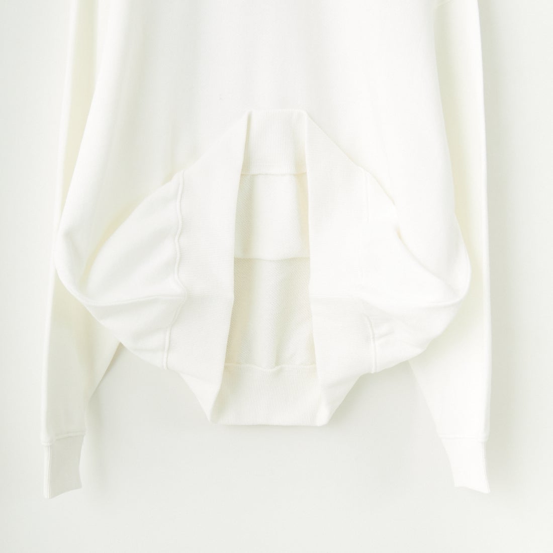UMBLO [アンブロ] 別注 ワンポイント刺繍ロゴ クルーネックスウェット [KBT58-NK-PO1-JF] WHITE