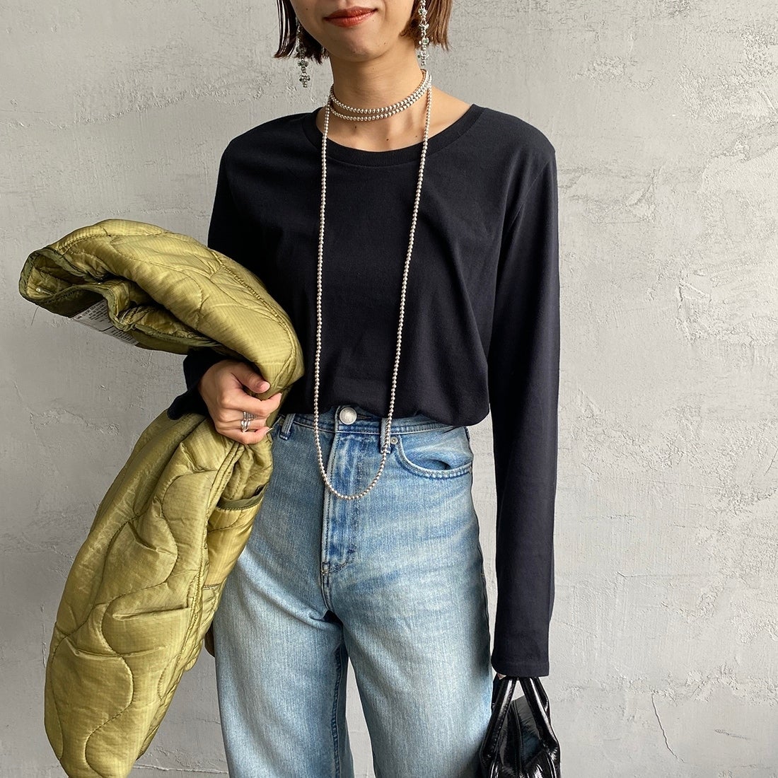 Hanes [ヘインズ] 2P クルーネックロングスリーブTシャツ [HW5440] 998 ｱｿｰﾄ BLK &&モデル身長：163cm 着用サイズ：M&&