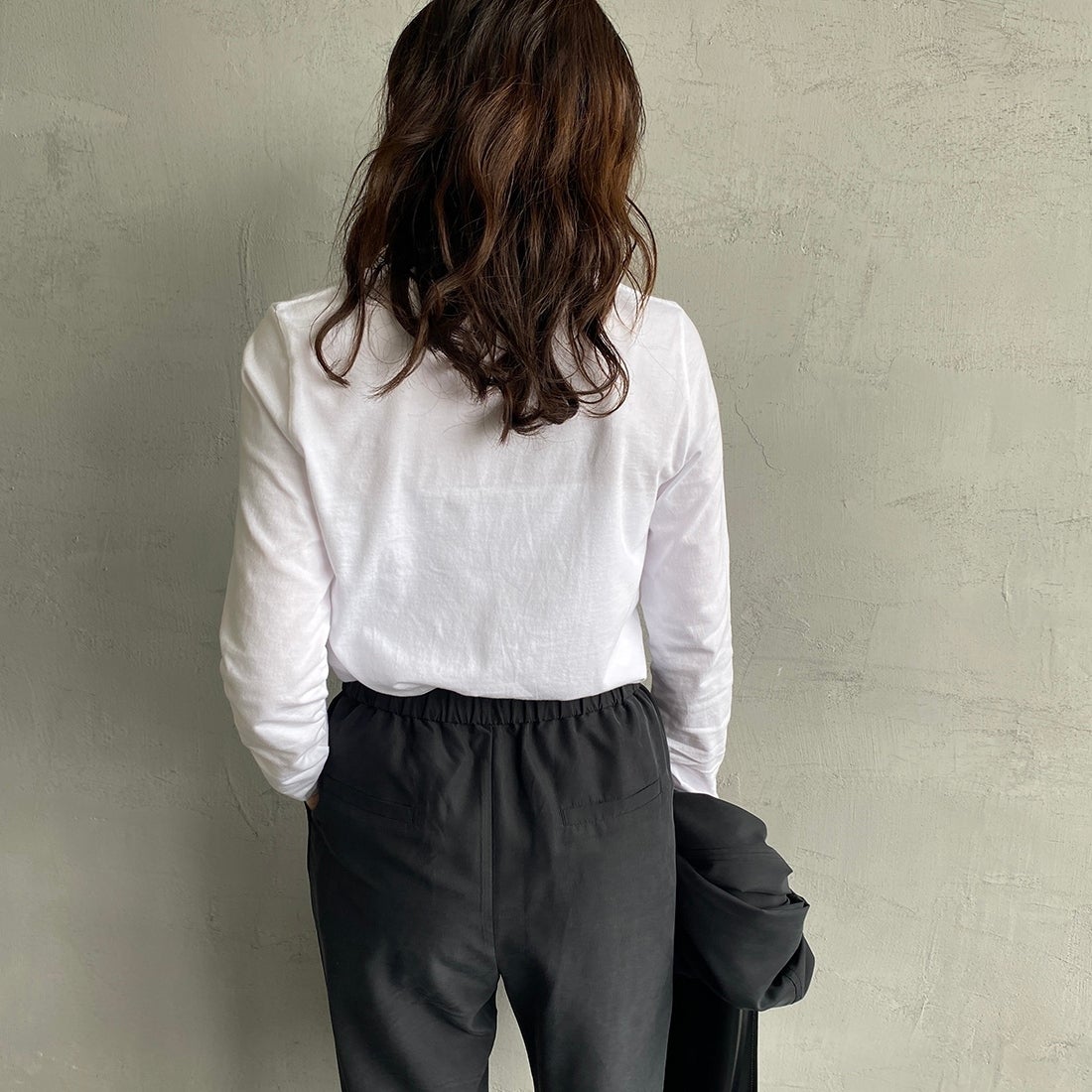 Hanes [ヘインズ] 2P クルーネックロングスリーブTシャツ [HW5440] 998 ｱｿｰﾄ BLK &&モデル身長：160cm 着用サイズ：M&&