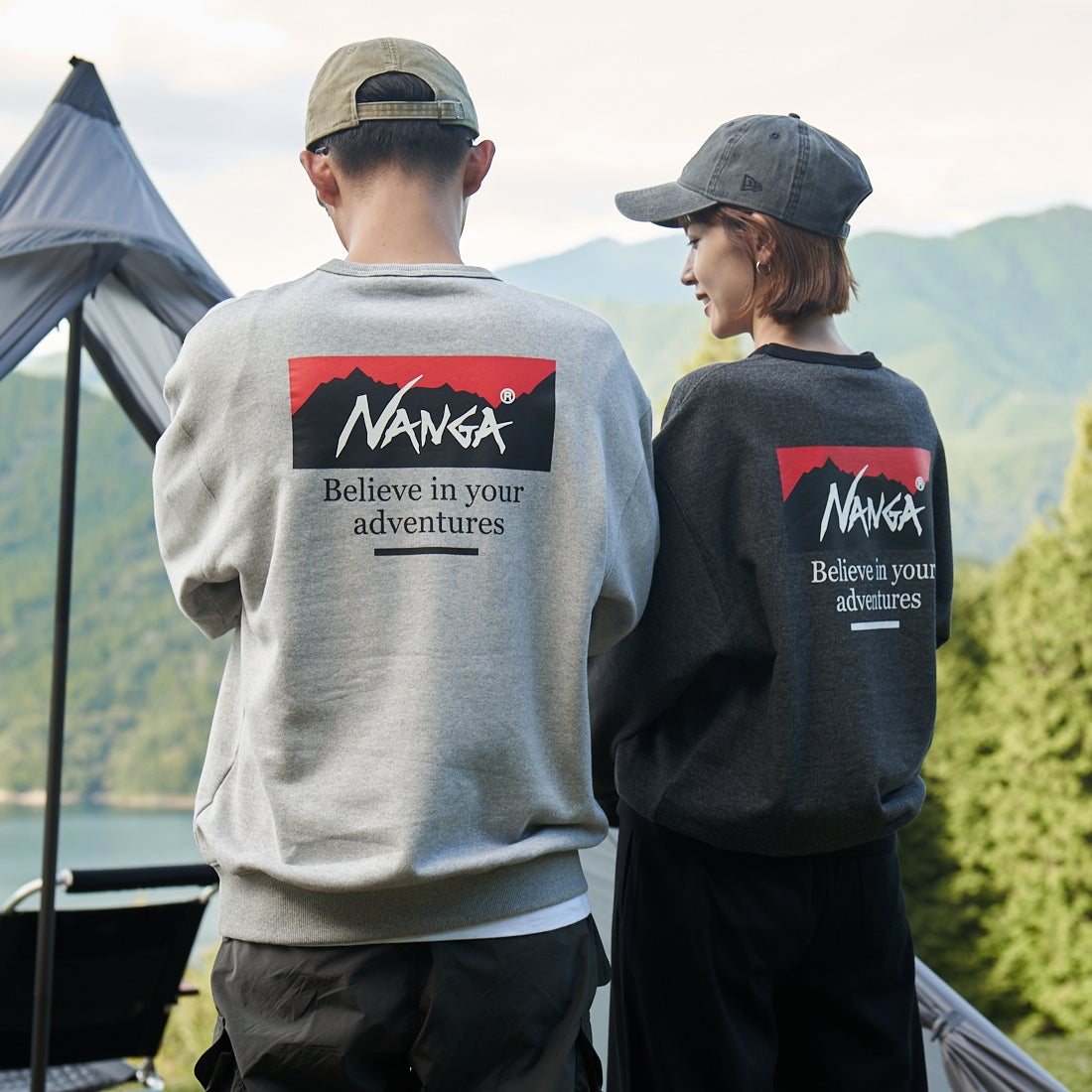 JEANSFACTORY × NANGA [ジーンズファクトリー × ナンガ] 別注 ボックスロゴ バックプリントスウェット [NW24AW-JF1] BLACK &&モデル身長：167cm 着用サイズ：S&&