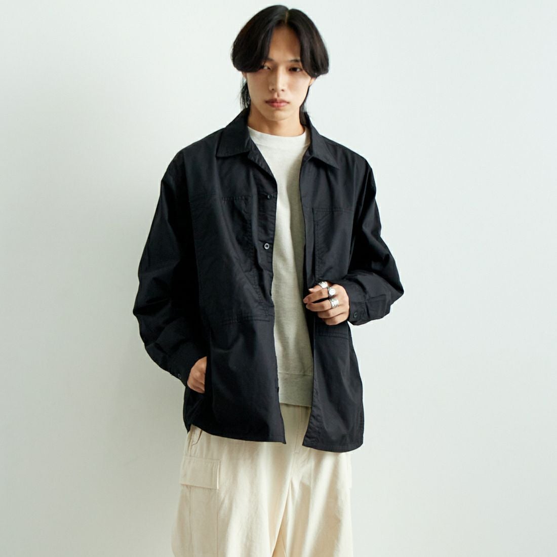 ARMY TWILL SANFORIZED [アーミーツイル サンフォライズド] ライトツイル 4ポケットシャツ [AM-2457001] BLACK &&モデル身長：179cm 着用サイズ：L&&